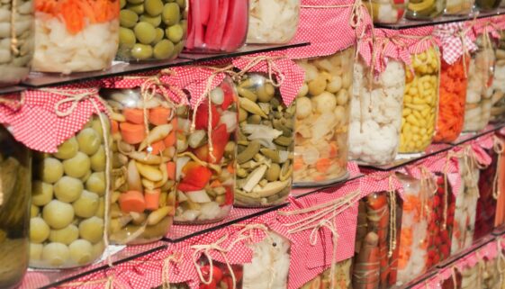 Fermentacja w kuchni - od kiszonej kapusty po kombuchę