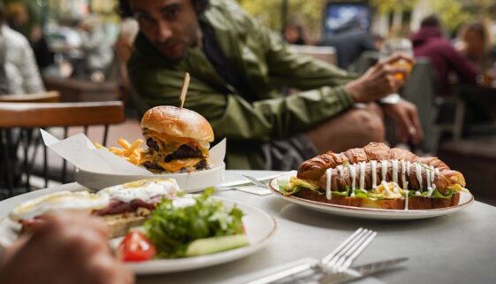 Trendy kulinarne w 2025 - zdrowie i kreatywność w kuchni na pierwszym miejscu