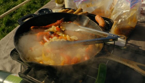 Jak gotować bez marnowania żywności i dlaczego to ważny trend