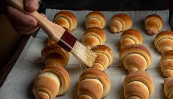 Jakie są tajniki pieczenia ciast bez cukru i bez glutenu